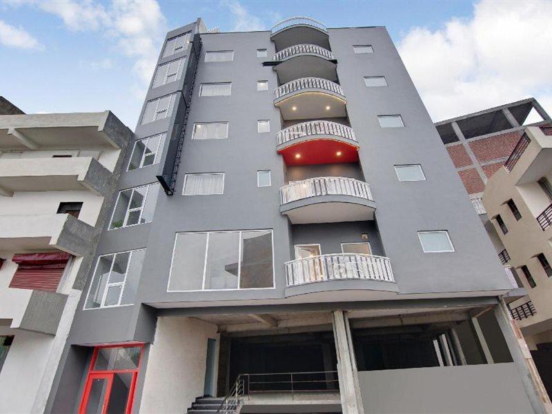 Townhouse Sector 49 Near Logix City Centre Noida Exteriör bild