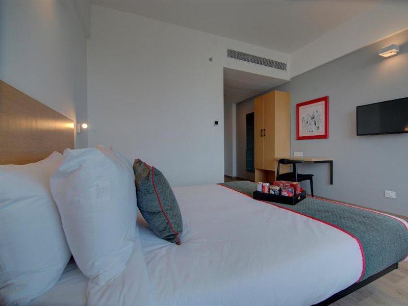 Townhouse Sector 49 Near Logix City Centre Noida Exteriör bild