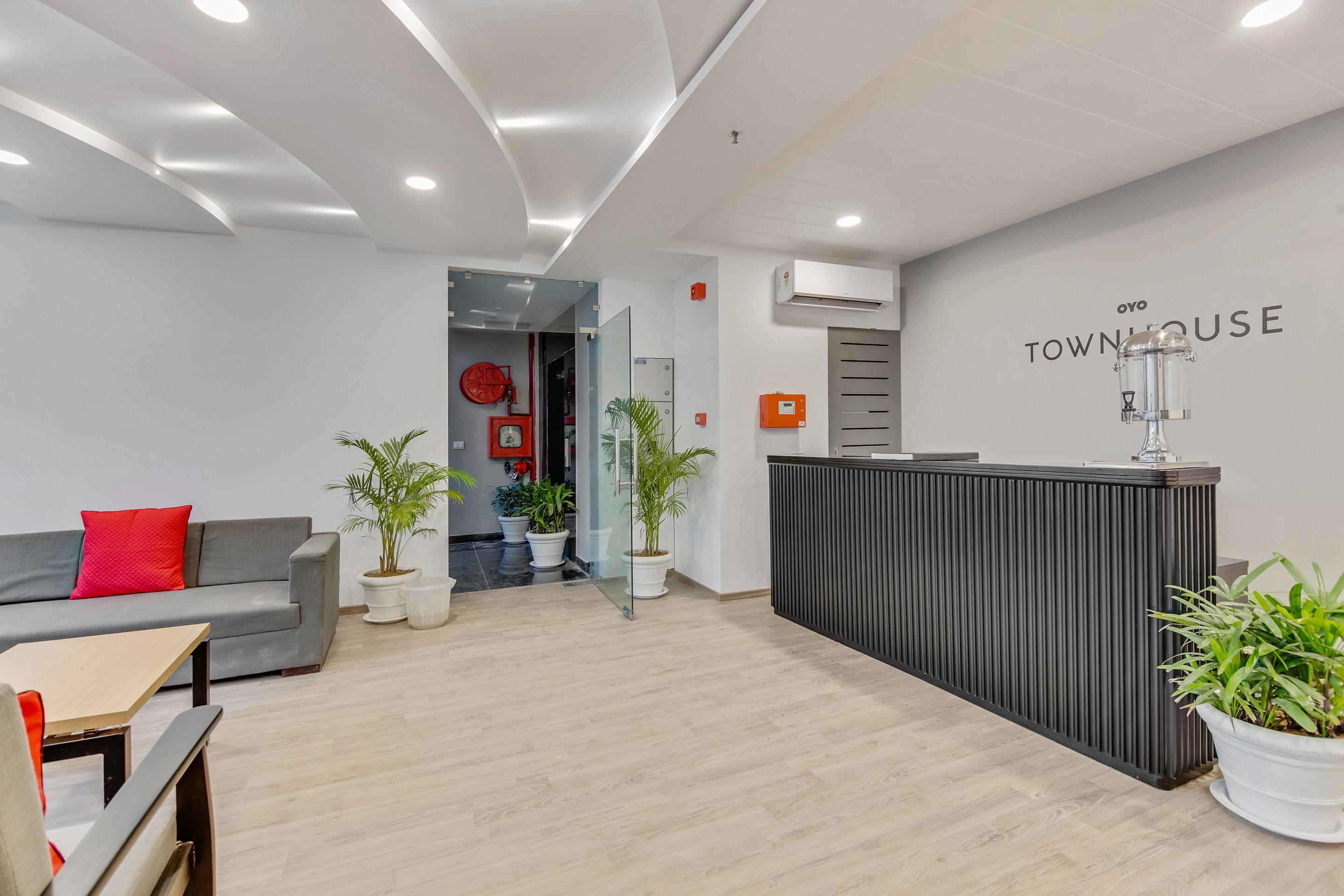 Townhouse Sector 49 Near Logix City Centre Noida Exteriör bild