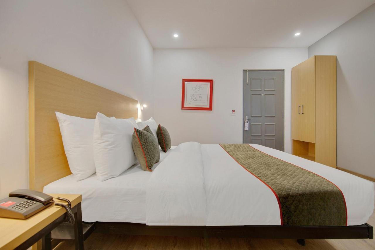 Townhouse Sector 49 Near Logix City Centre Noida Exteriör bild