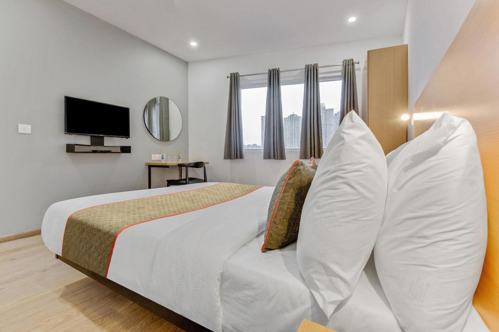 Townhouse Sector 49 Near Logix City Centre Noida Exteriör bild