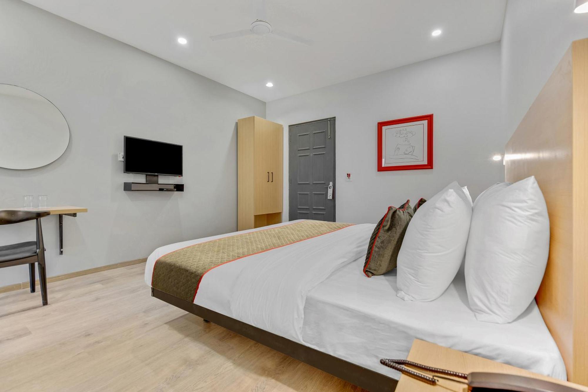 Townhouse Sector 49 Near Logix City Centre Noida Exteriör bild
