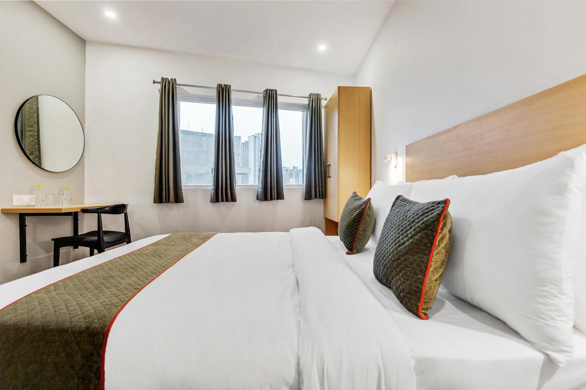 Townhouse Sector 49 Near Logix City Centre Noida Exteriör bild