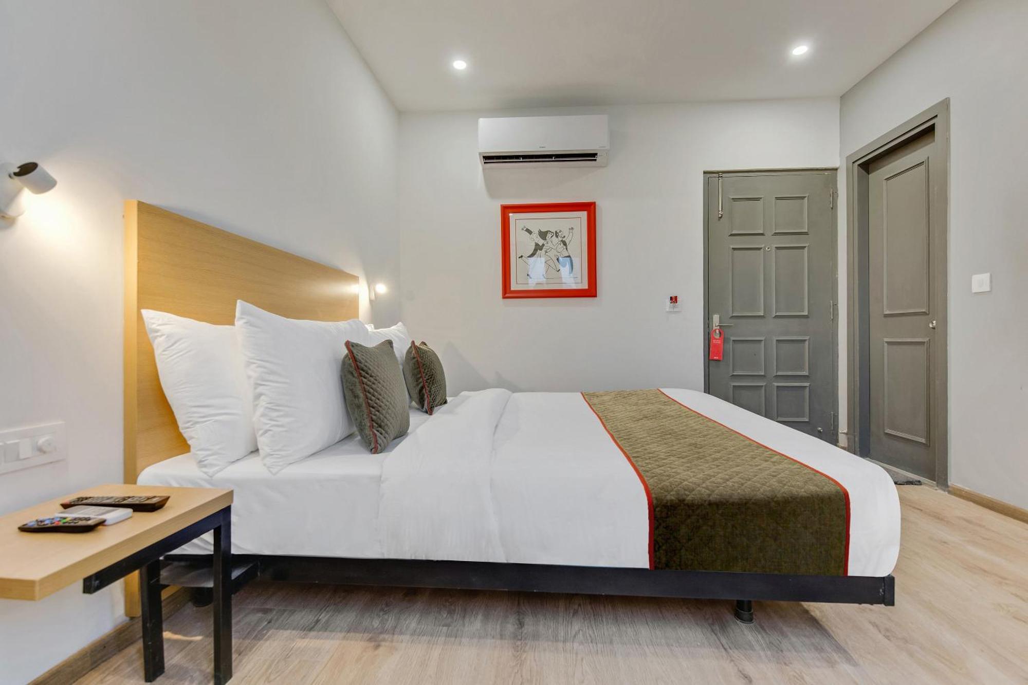 Townhouse Sector 49 Near Logix City Centre Noida Exteriör bild