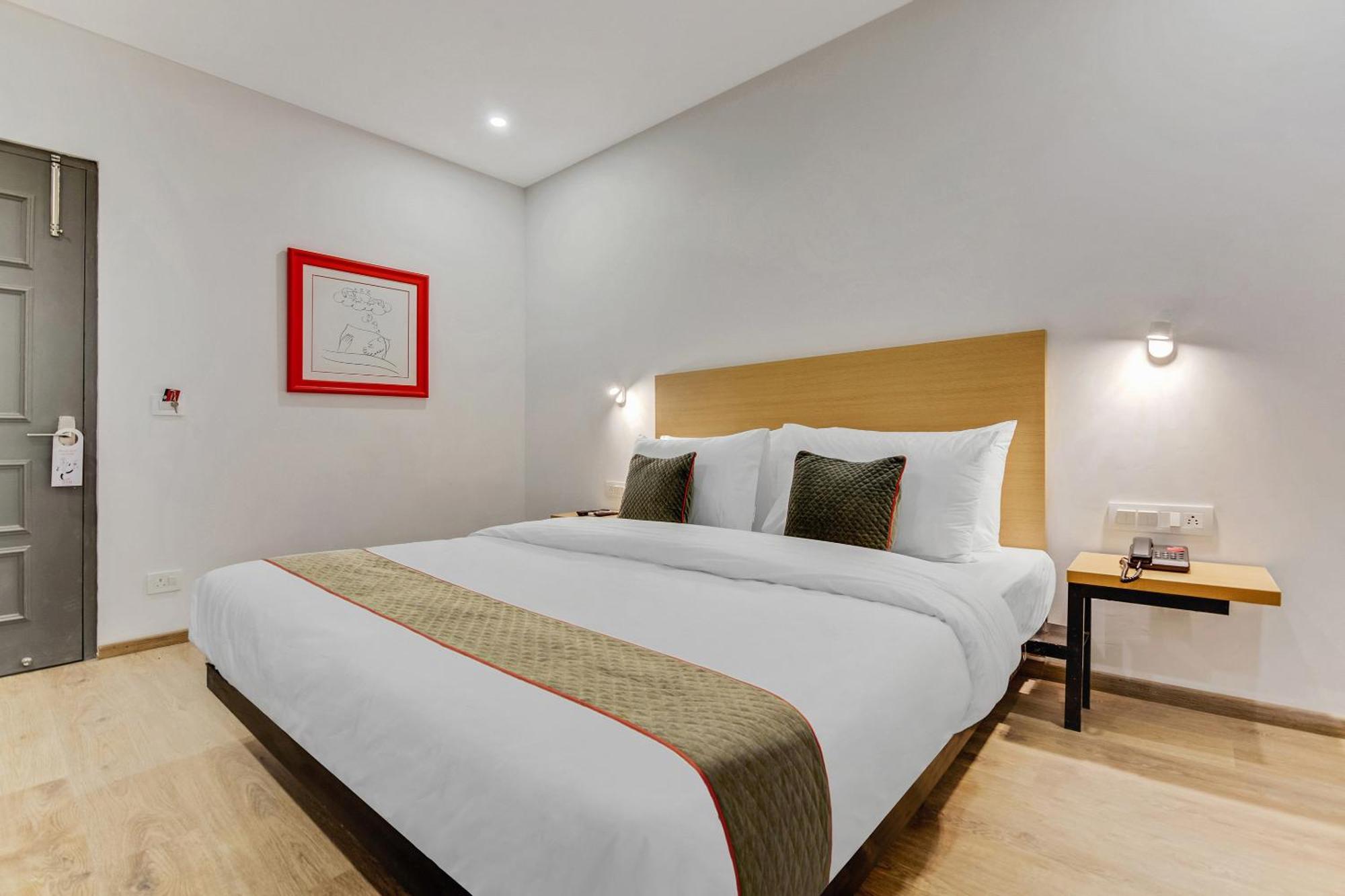 Townhouse Sector 49 Near Logix City Centre Noida Exteriör bild