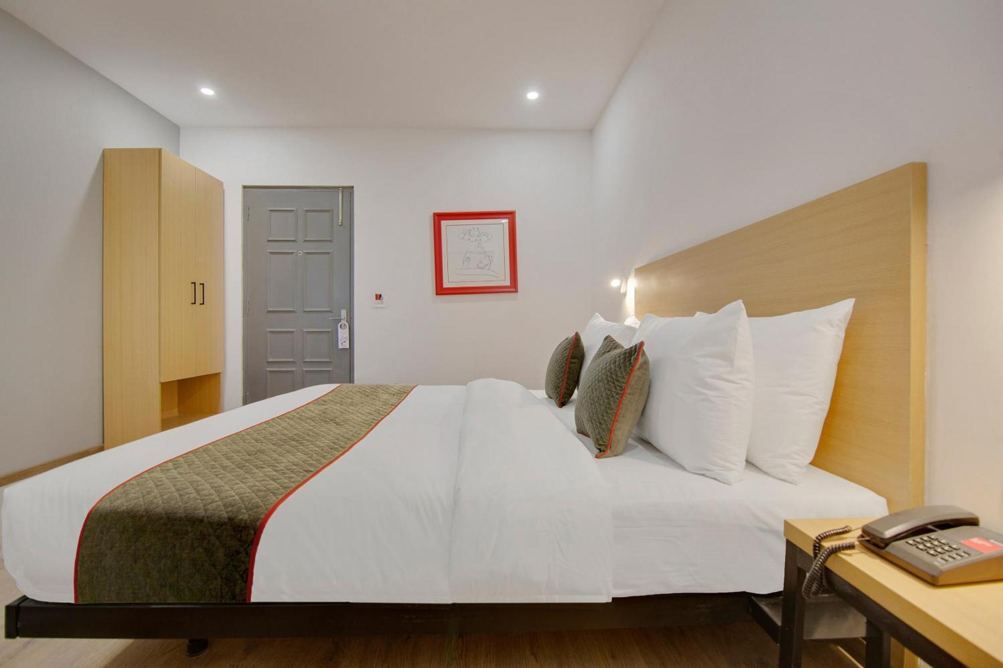 Townhouse Sector 49 Near Logix City Centre Noida Exteriör bild
