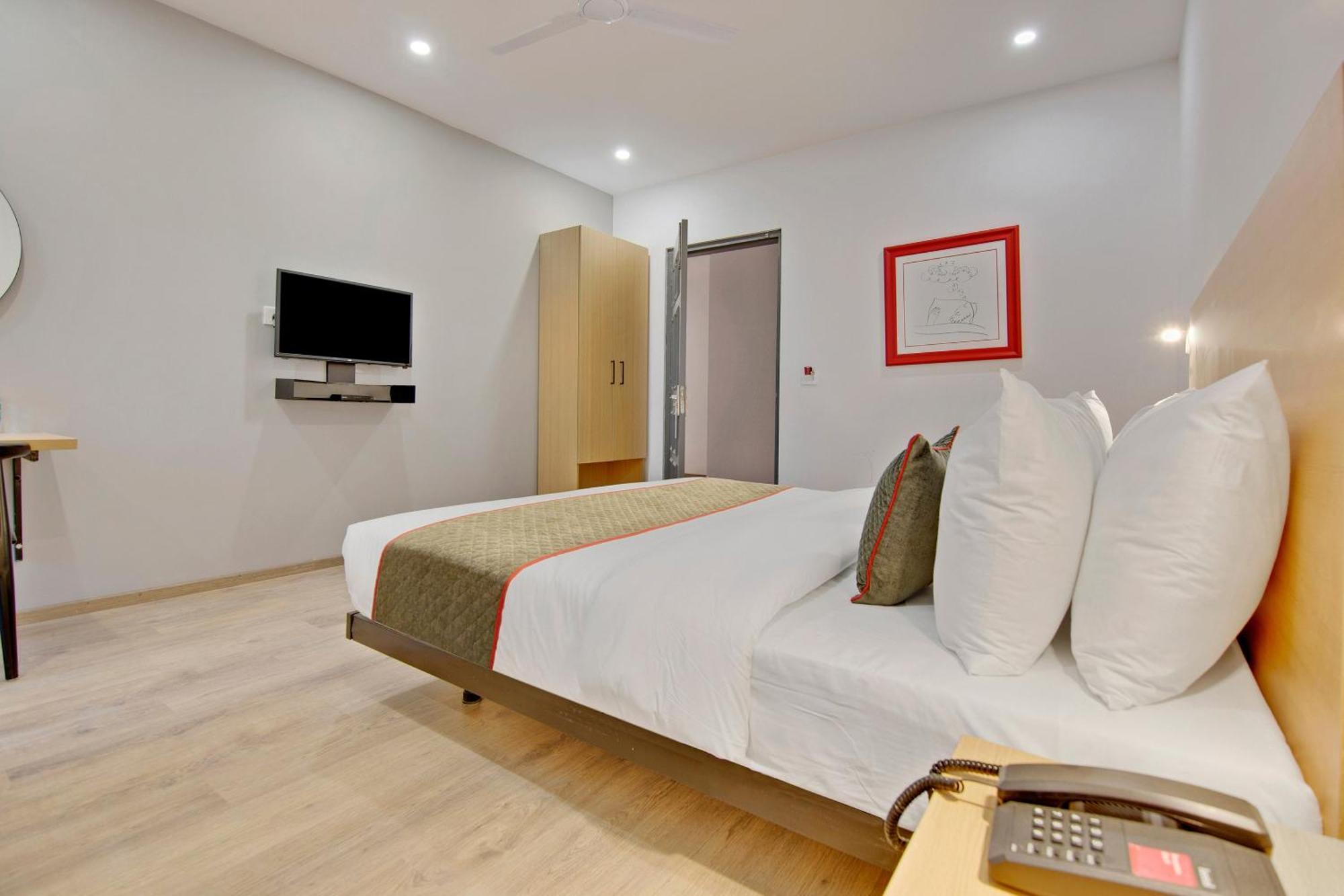 Townhouse Sector 49 Near Logix City Centre Noida Exteriör bild