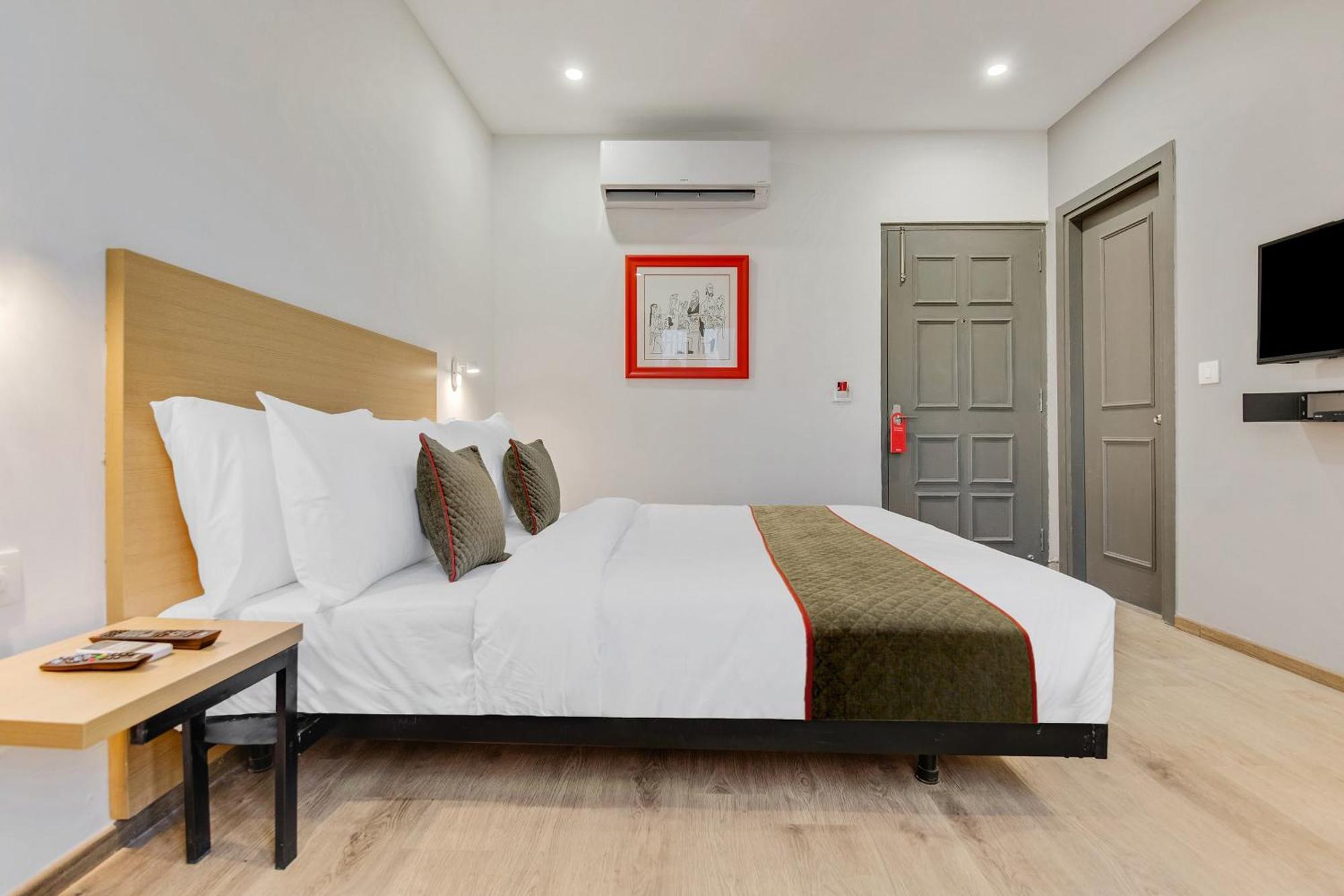 Townhouse Sector 49 Near Logix City Centre Noida Exteriör bild