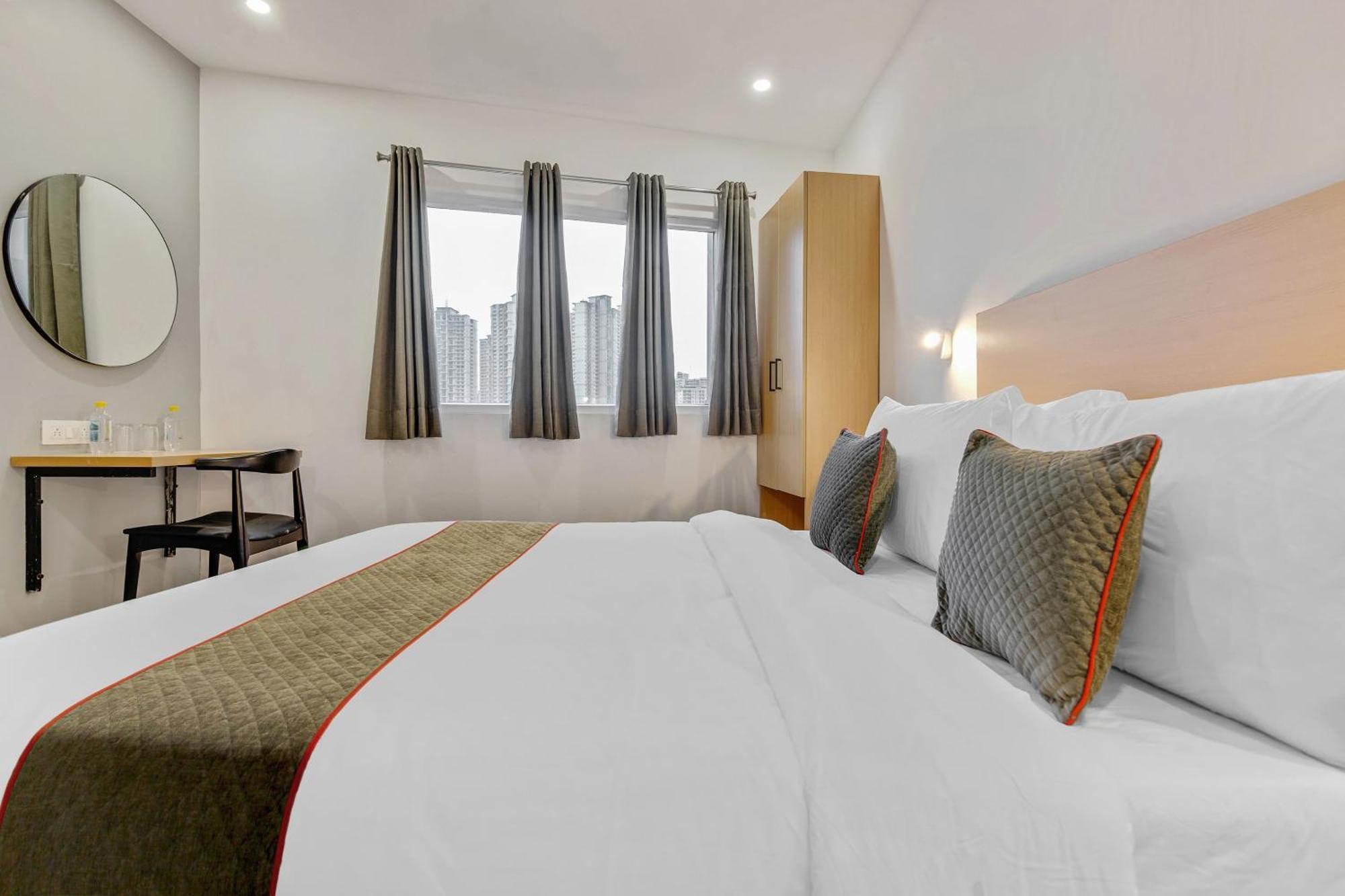 Townhouse Sector 49 Near Logix City Centre Noida Exteriör bild