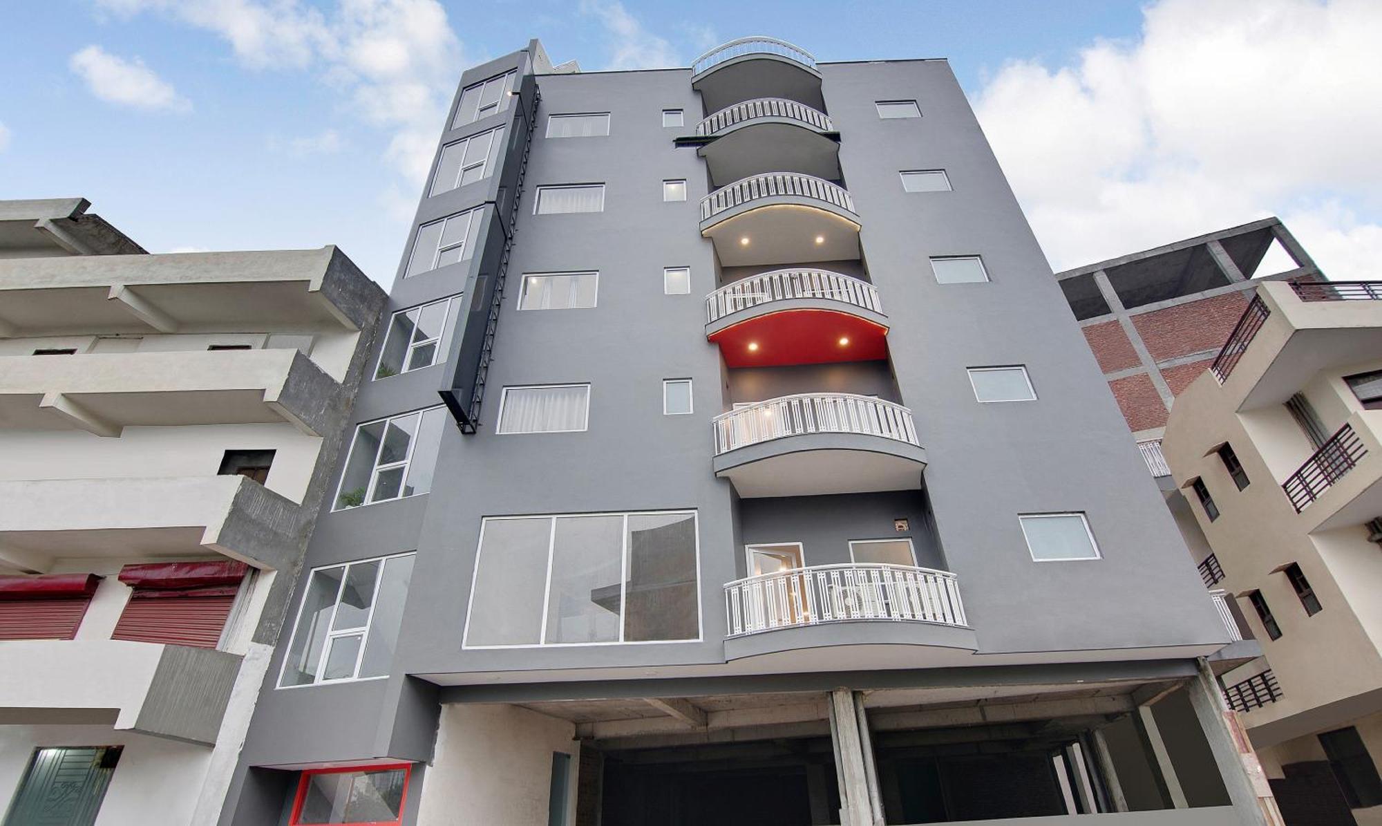 Townhouse Sector 49 Near Logix City Centre Noida Exteriör bild