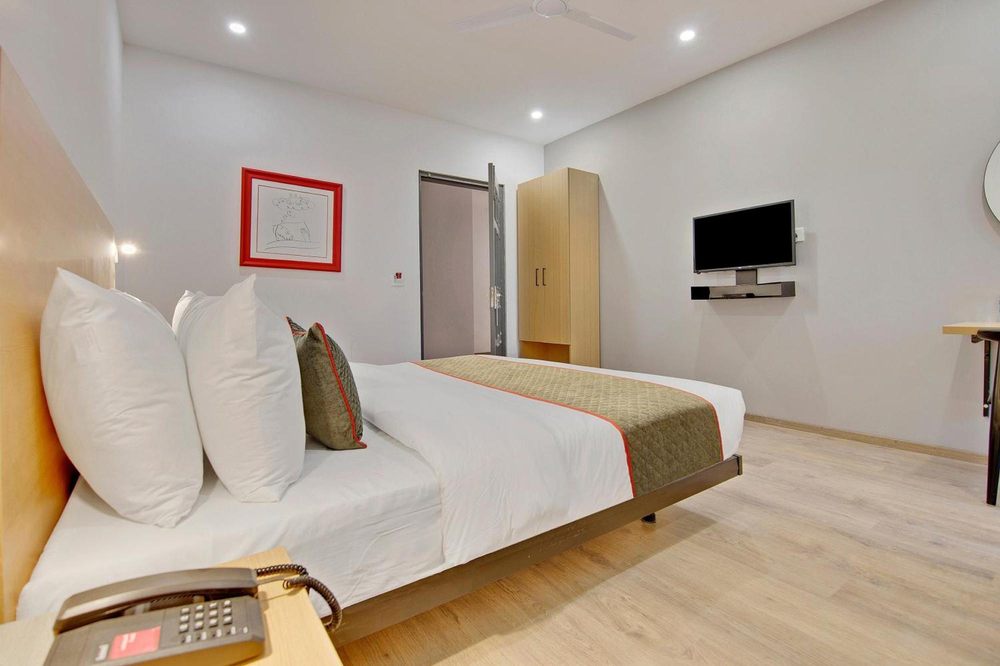 Townhouse Sector 49 Near Logix City Centre Noida Exteriör bild