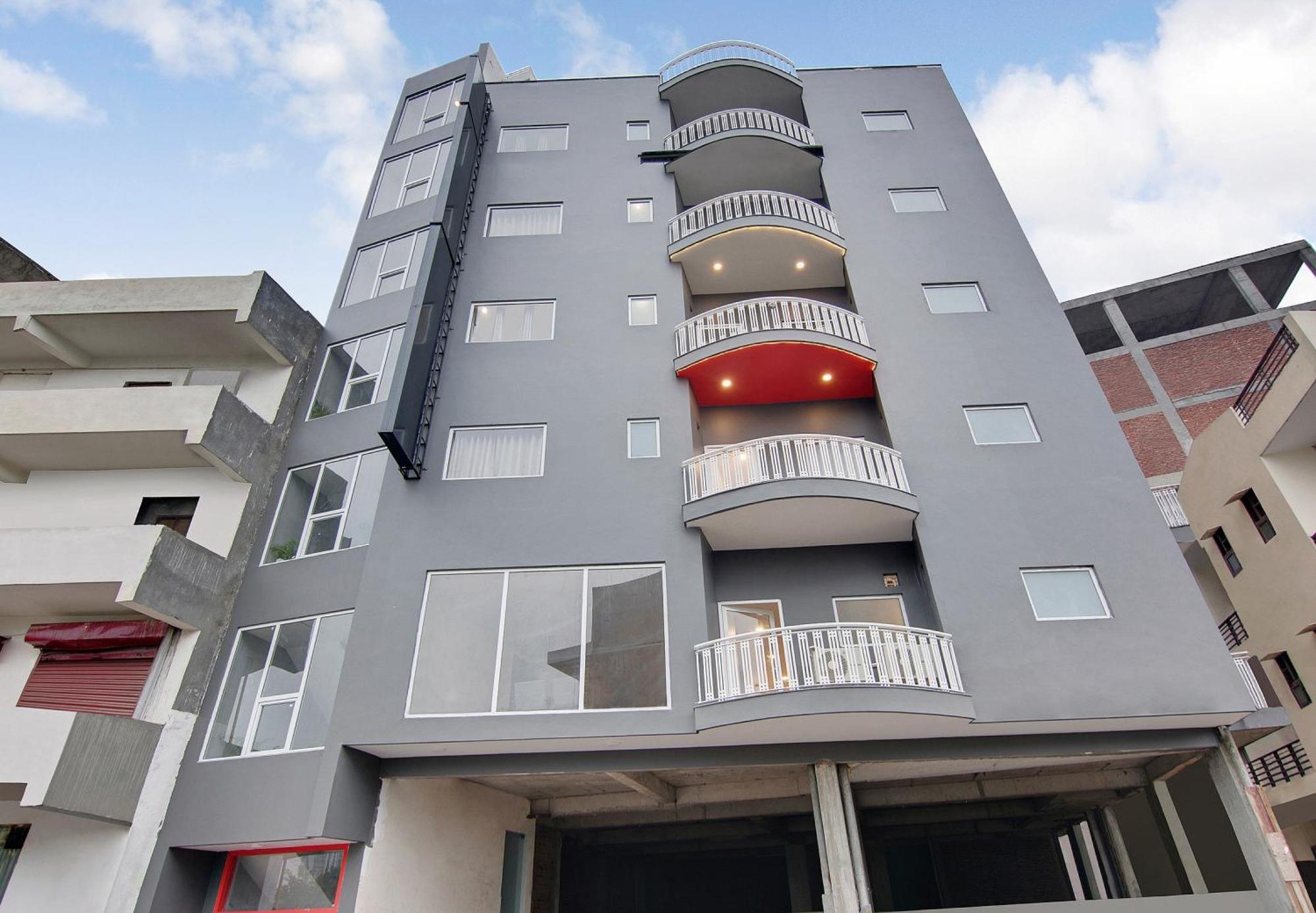 Townhouse Sector 49 Near Logix City Centre Noida Exteriör bild
