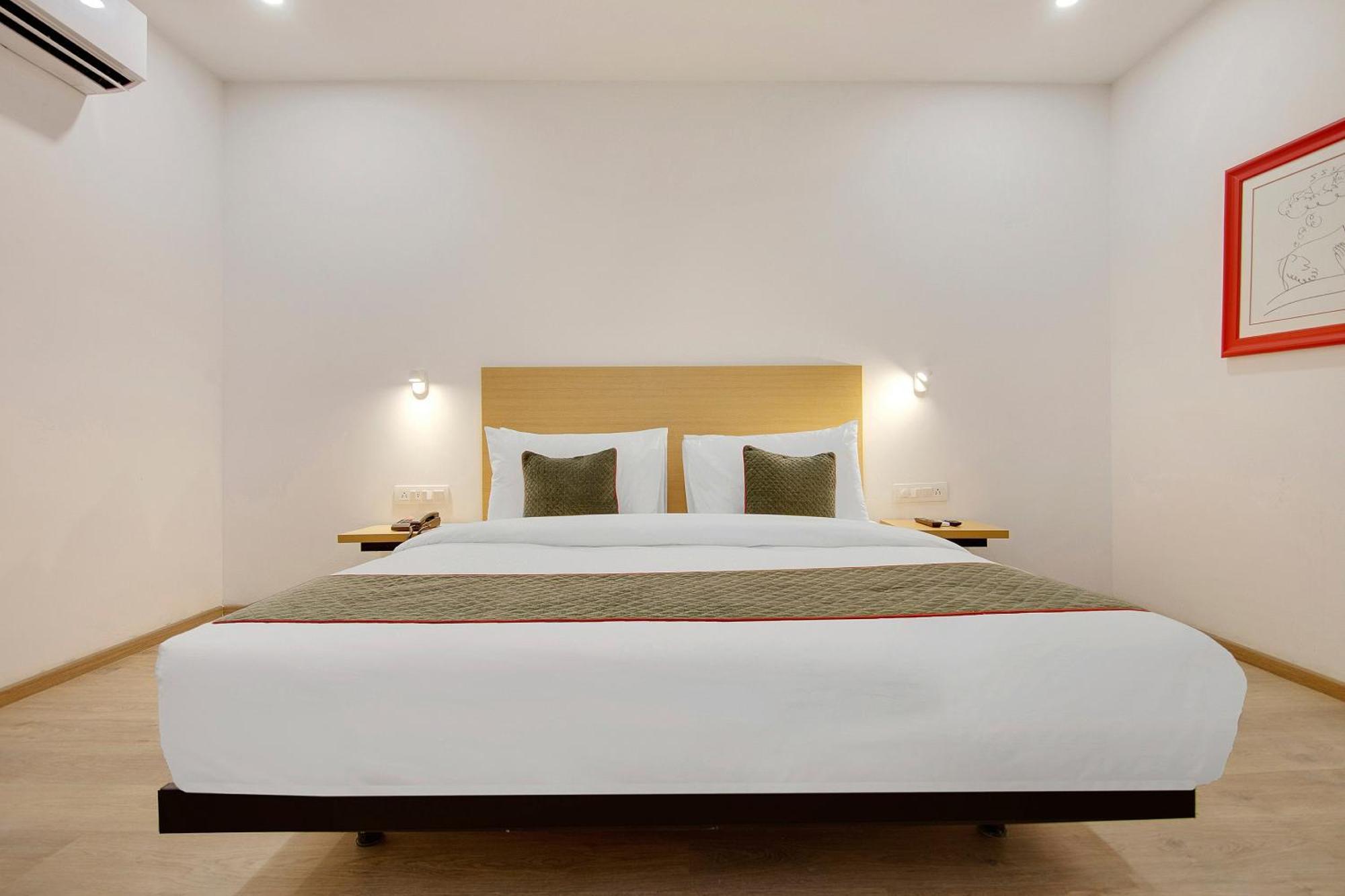 Townhouse Sector 49 Near Logix City Centre Noida Exteriör bild