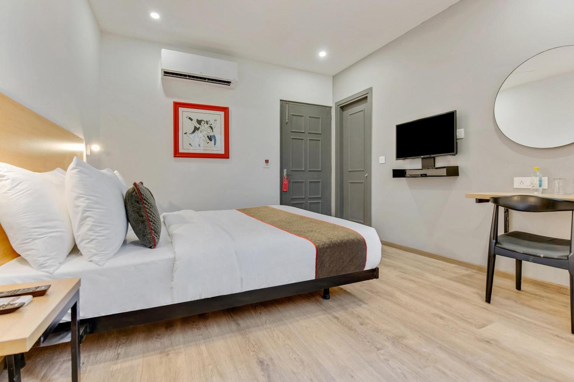 Townhouse Sector 49 Near Logix City Centre Noida Exteriör bild