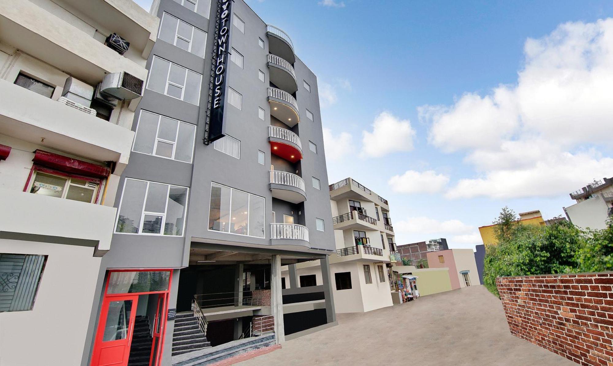 Townhouse Sector 49 Near Logix City Centre Noida Exteriör bild