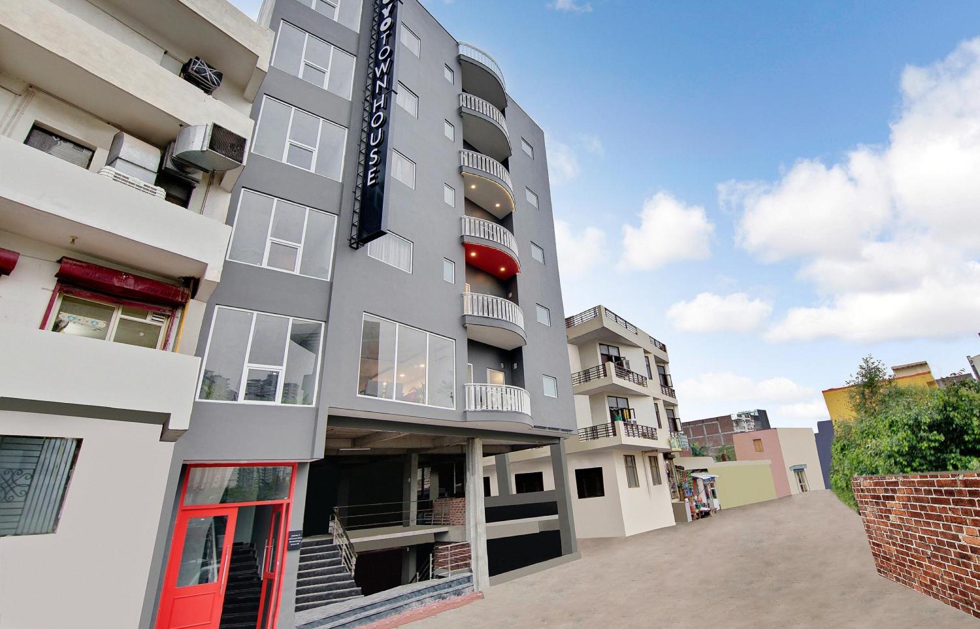 Townhouse Sector 49 Near Logix City Centre Noida Exteriör bild