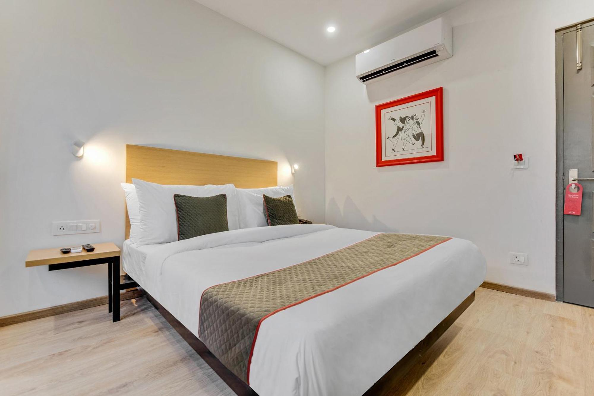 Townhouse Sector 49 Near Logix City Centre Noida Exteriör bild