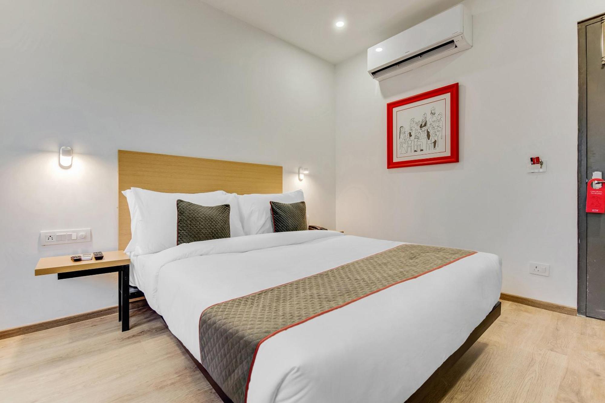 Townhouse Sector 49 Near Logix City Centre Noida Exteriör bild