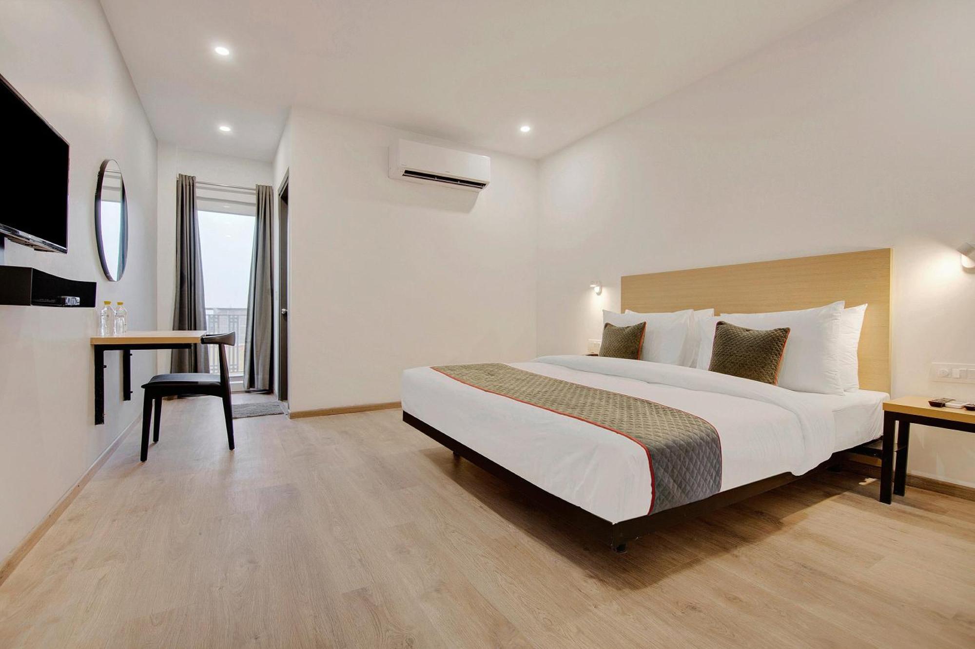 Townhouse Sector 49 Near Logix City Centre Noida Exteriör bild