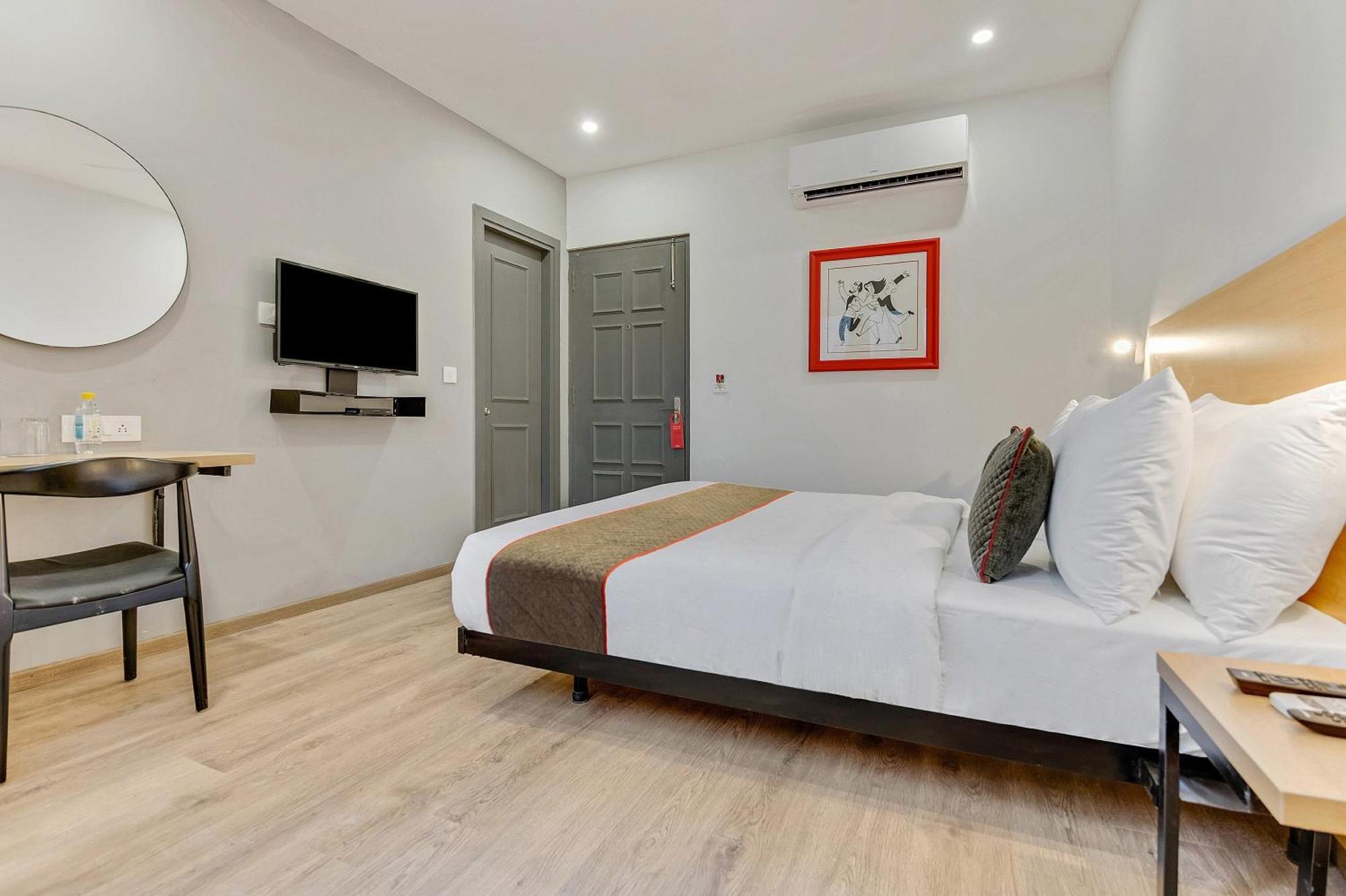 Townhouse Sector 49 Near Logix City Centre Noida Exteriör bild